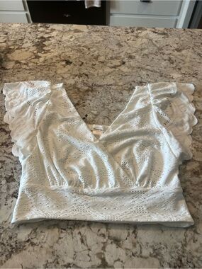 URBAN Romantics White Eyelet V-Neck Cropped Top Size Medium